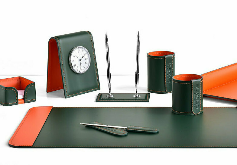 аксессуары для интерьера из кожи серый розовый набор настольный из кожи серо-розовый