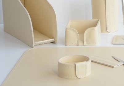 бежевый настольный набор кожаный настольный набор buvardo слоновая кость