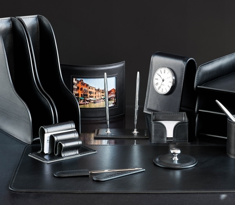 ЛЮКС набор настольный руководителя черный НАСТОЛЬНЫЕ НАБОРЫ руководителя черный люкс